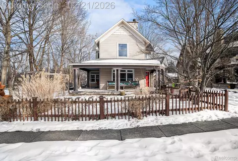 825 S Leroy St, Fenton, MI 48430