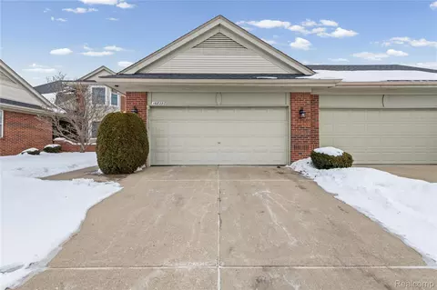 16829 Club Dr #41, Southgate, MI 48195