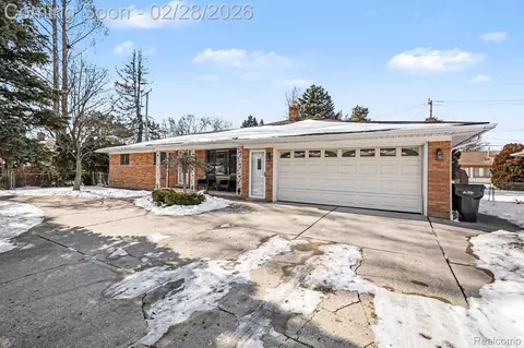 37635 Maas Dr, Sterling Heights, MI 48312