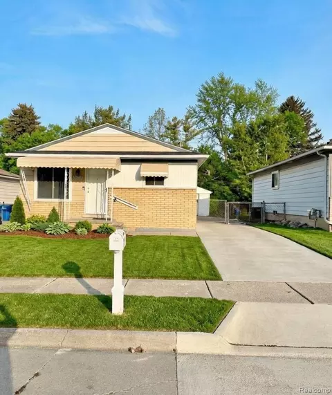 32458 Linderman Ave, Warren, MI 48093
