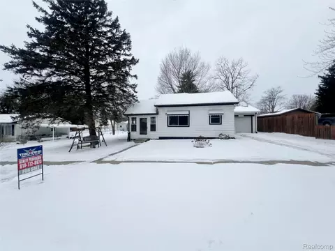 227 N Walnut St, Vernon, MI 48476