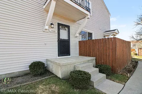 23588 N Rockledge, Novi, MI 48375