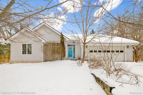 132 Florence St, Lake Orion, MI 48362