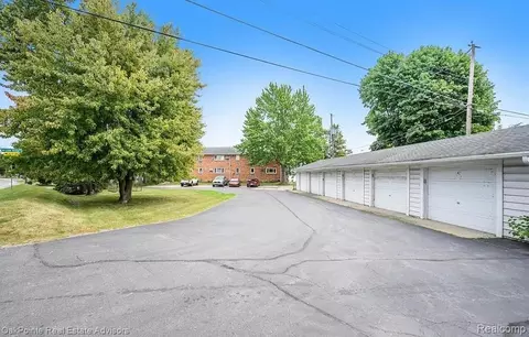 5375 Cooley Lake Rd #2, Waterford, MI 48327