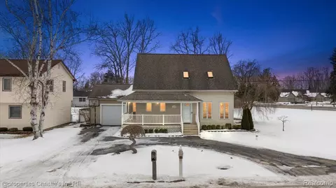 15850 Edsel Dr, Clinton Township, MI 48035