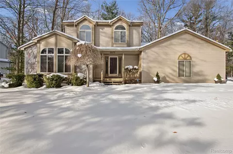 2273 Somerville Dr, Oxford, MI 48371