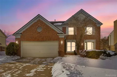 45677 Radnor Rd, Canton, MI 48187
