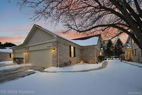 25409 Willowbrook Ct, Huron, MI 48134