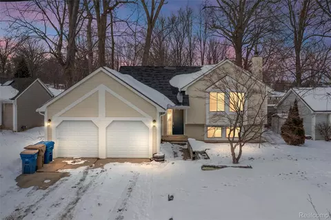 3640 Cass Elizabeth Rd, Waterford, MI 48328
