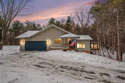 1276 Oakwood Rd, Brandon, MI 48462