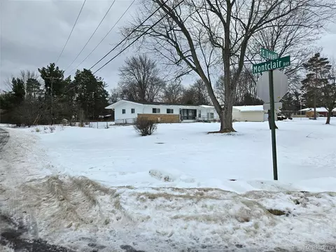 496 E Lovell Dr, Troy, MI 48085