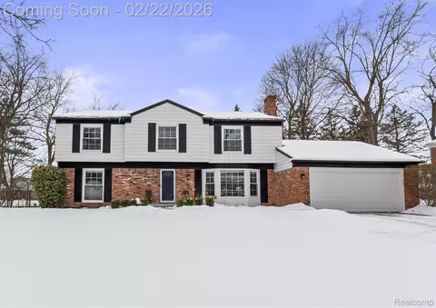 504 Weybridge Dr, Bloomfield Hills, MI 48304