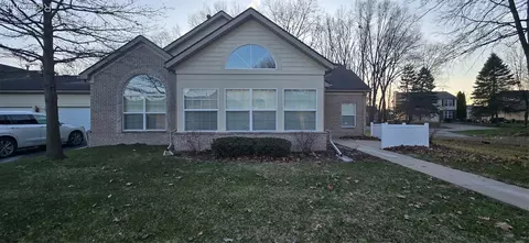 36218 Abbey Dr, Westland, MI 48185