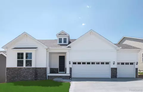 50533 Crusader Dr, Macomb, MI 48044