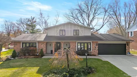 42085 Banbury Rd, Northville, MI 48168