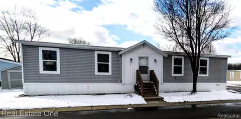 573 Turquoise Dr, Northfield, MI 48189