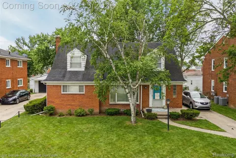 2005 Vernier Rd, Grosse Pointe Woods, MI 48236