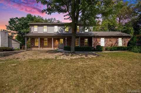 1609 Kilburn Rd N, Rochester Hills, MI 48306
