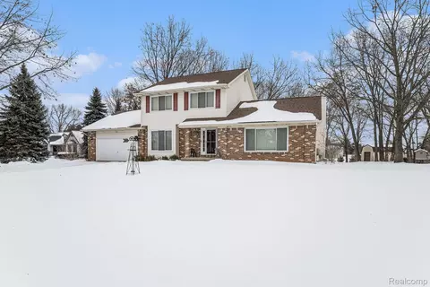 9213 Apple Orchard Dr, Tyrone, MI 48430