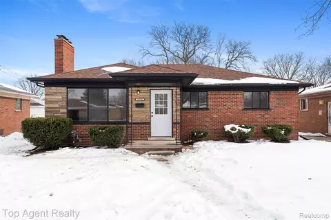 24336 Warrington Ct, Eastpointe, MI 48021