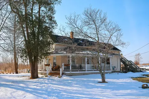 11270 N Rushton Rd, Green Oak, MI 48178