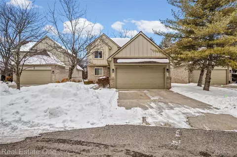 773 Red Maple Ln, Wixom, MI 48393