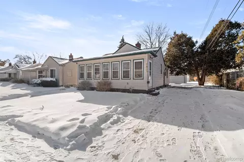 7521 N Silvery Ln, Dearborn Heights, MI 48127