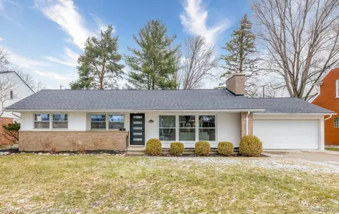 18910 Devonshire St, Beverly Hills, MI 48025