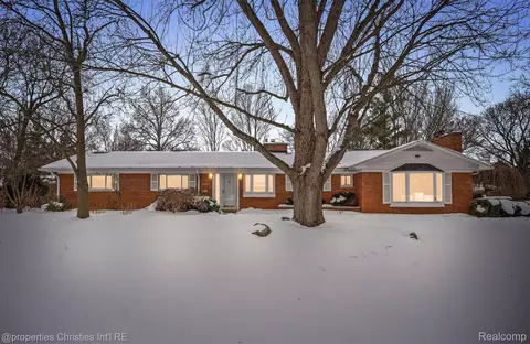 952 N Reading Rd, Bloomfield Hills, MI 48304