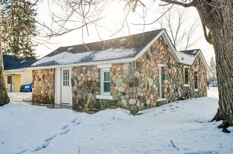 320 N Hibbard St, Fowlerville, MI 48836