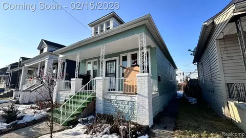 2393 Botsford St, Hamtramck, MI 48212