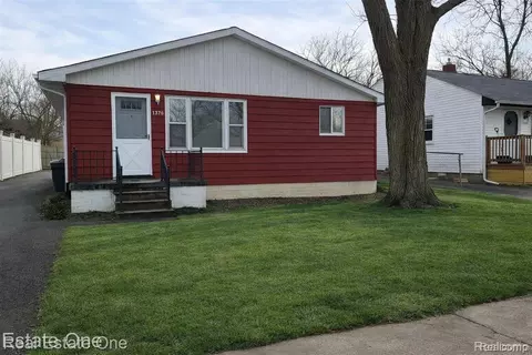 1376 Ready Ave, Burton, MI 48529