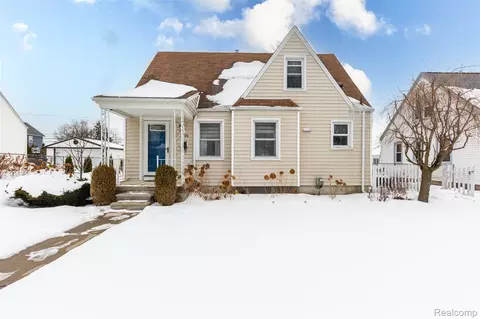 2706 Cumberland Rd, Berkley, MI 48072