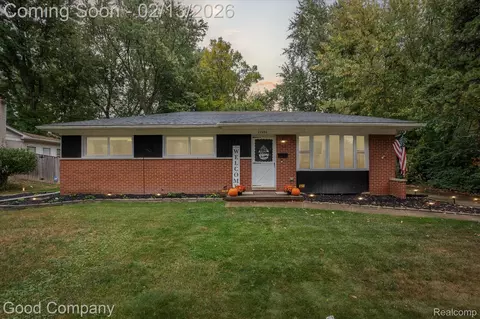22440 Hawthorne St, Farmington, MI 48336
