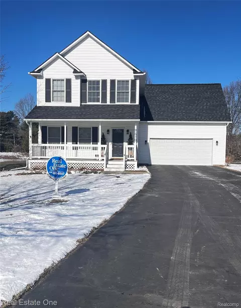 9410 Maple Run Ct, Pinckney, MI 48169