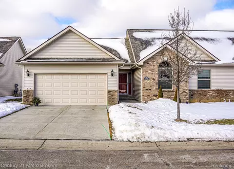 5424 Pintail Ct, Burton, MI 48509