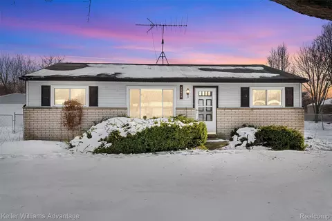26529 Willow Cv, Woodhaven, MI 48183