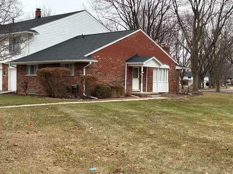 42479 Eldon Cir #27, Clinton Township, MI 48038
