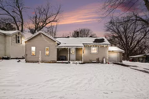 6823 Monroe St, North Branch, MI 48461