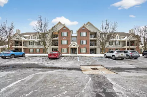 12204 Pinehurst Ln #32, Grand Blanc, MI 48439