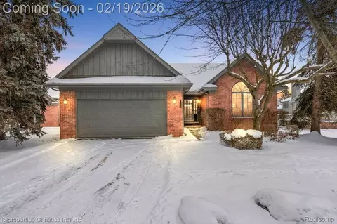 37743 Avon Ln, Farmington Hills, MI 48331