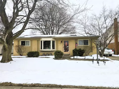 50674 Bower Dr, Chesterfield, MI 48047