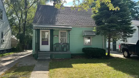 18736 Kenosha St, Harper Woods, MI 48225