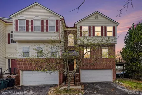 2666 Crooks Rd, Royal Oak, MI 48073