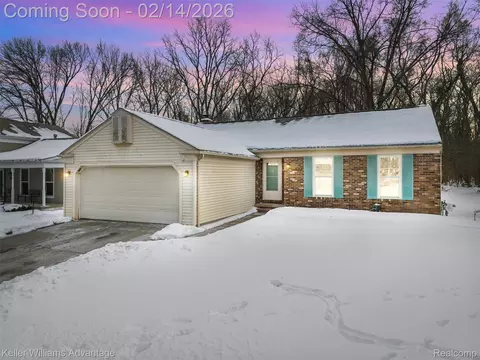 34163 Parkdale St, Livonia, MI 48150