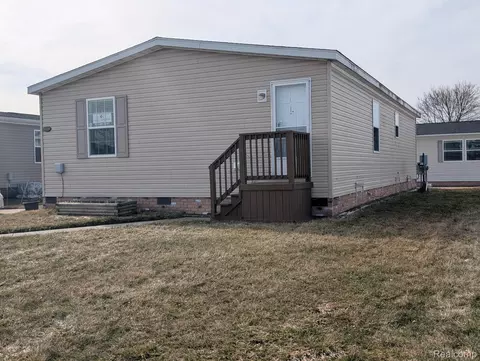 11724 Cedarbrook Dr, Green Oak, MI 48178