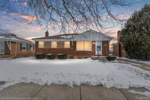 25564 Koontz St, Roseville, MI 48066