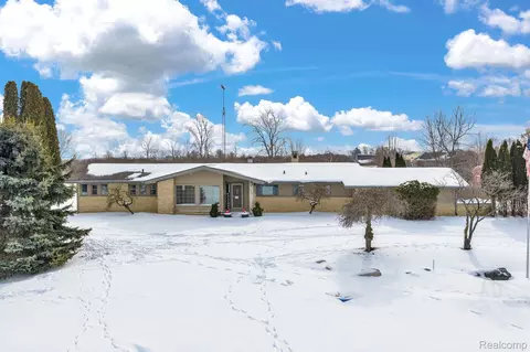 6800 Peck Rd, Lexington, MI 48450