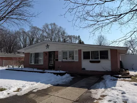 33823 Hiveley St, Westland, MI 48186