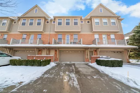 56634 Sunset Dr, Shelby Township, MI 48316